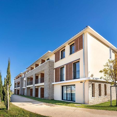 Ibis Styles Cabries Aix-En-Provence Tgv Otel Dış mekan fotoğraf