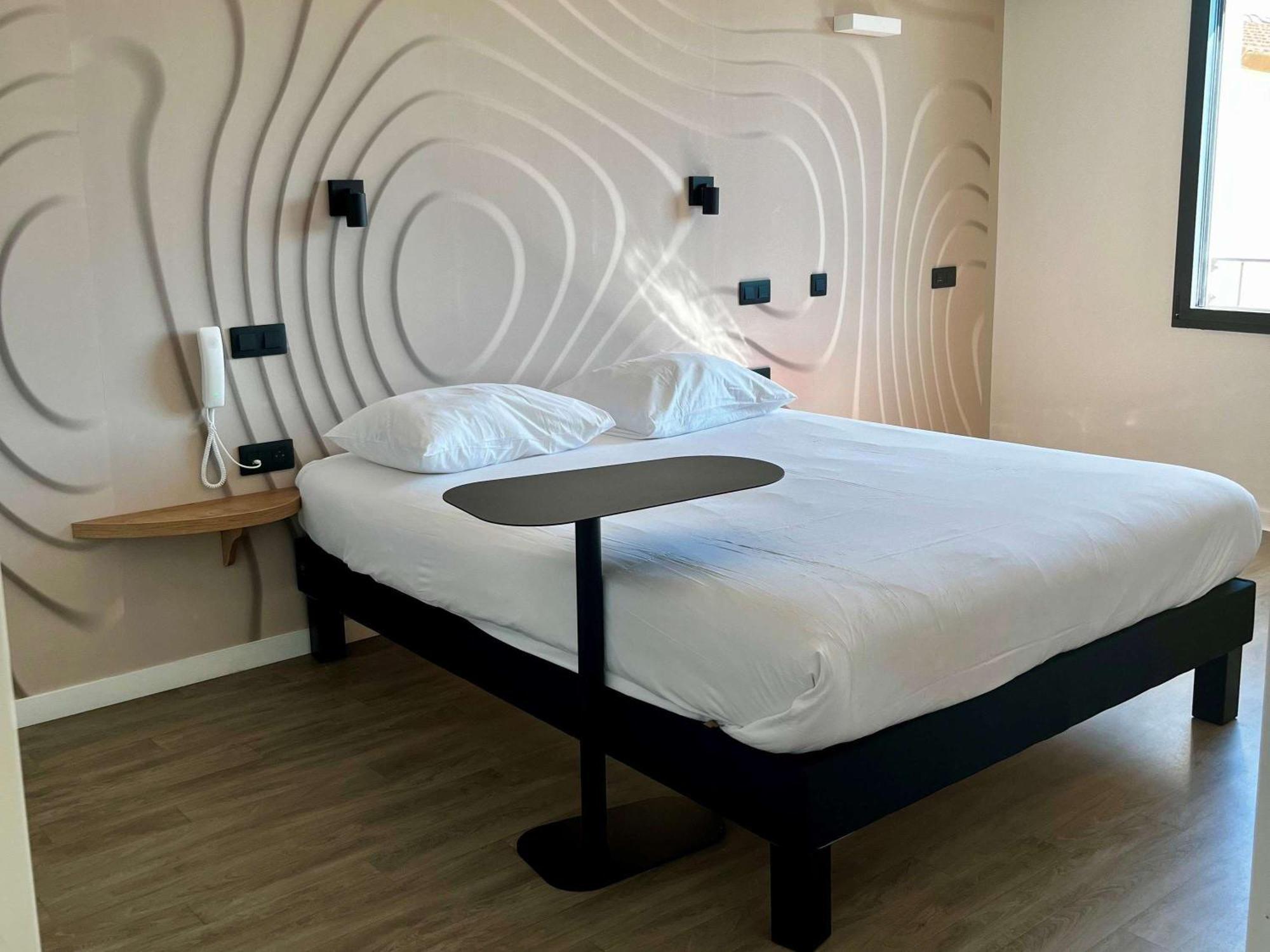 Ibis Styles Cabries Aix-En-Provence Tgv Otel Dış mekan fotoğraf