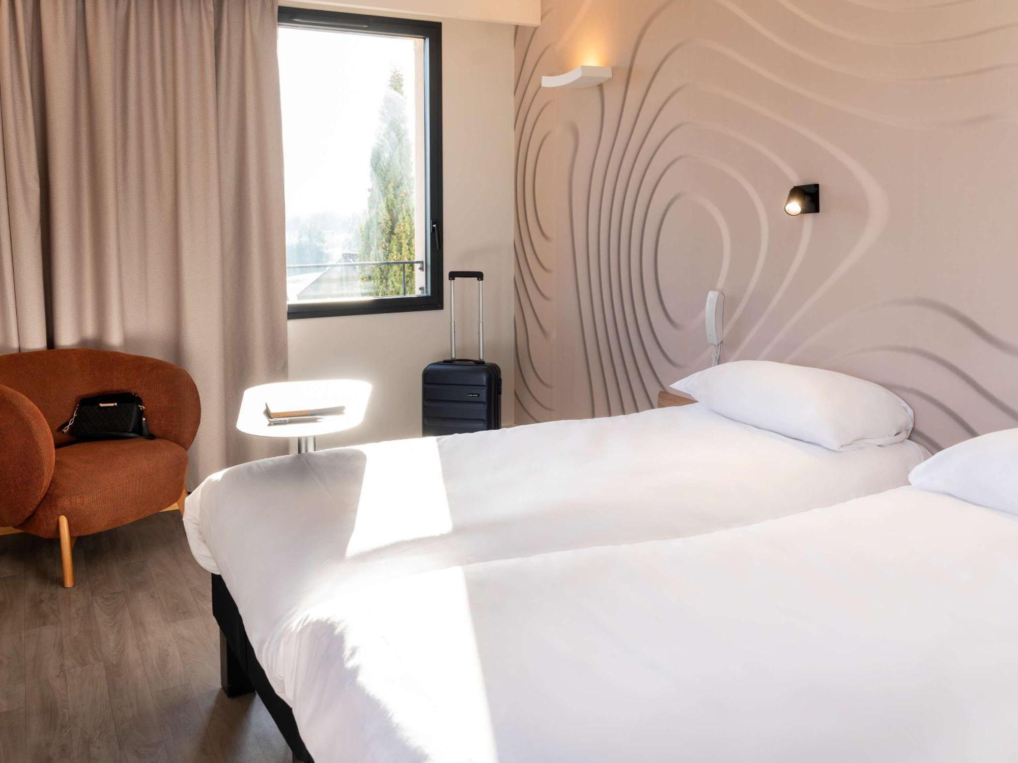 Ibis Styles Cabries Aix-En-Provence Tgv Otel Dış mekan fotoğraf