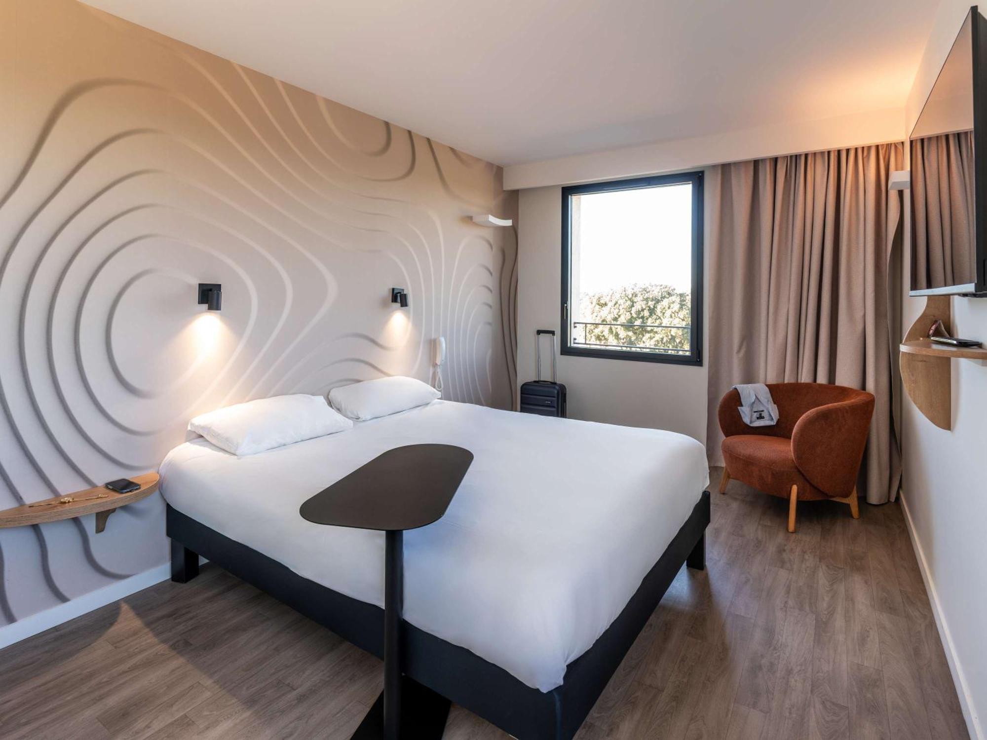 Ibis Styles Cabries Aix-En-Provence Tgv Otel Dış mekan fotoğraf