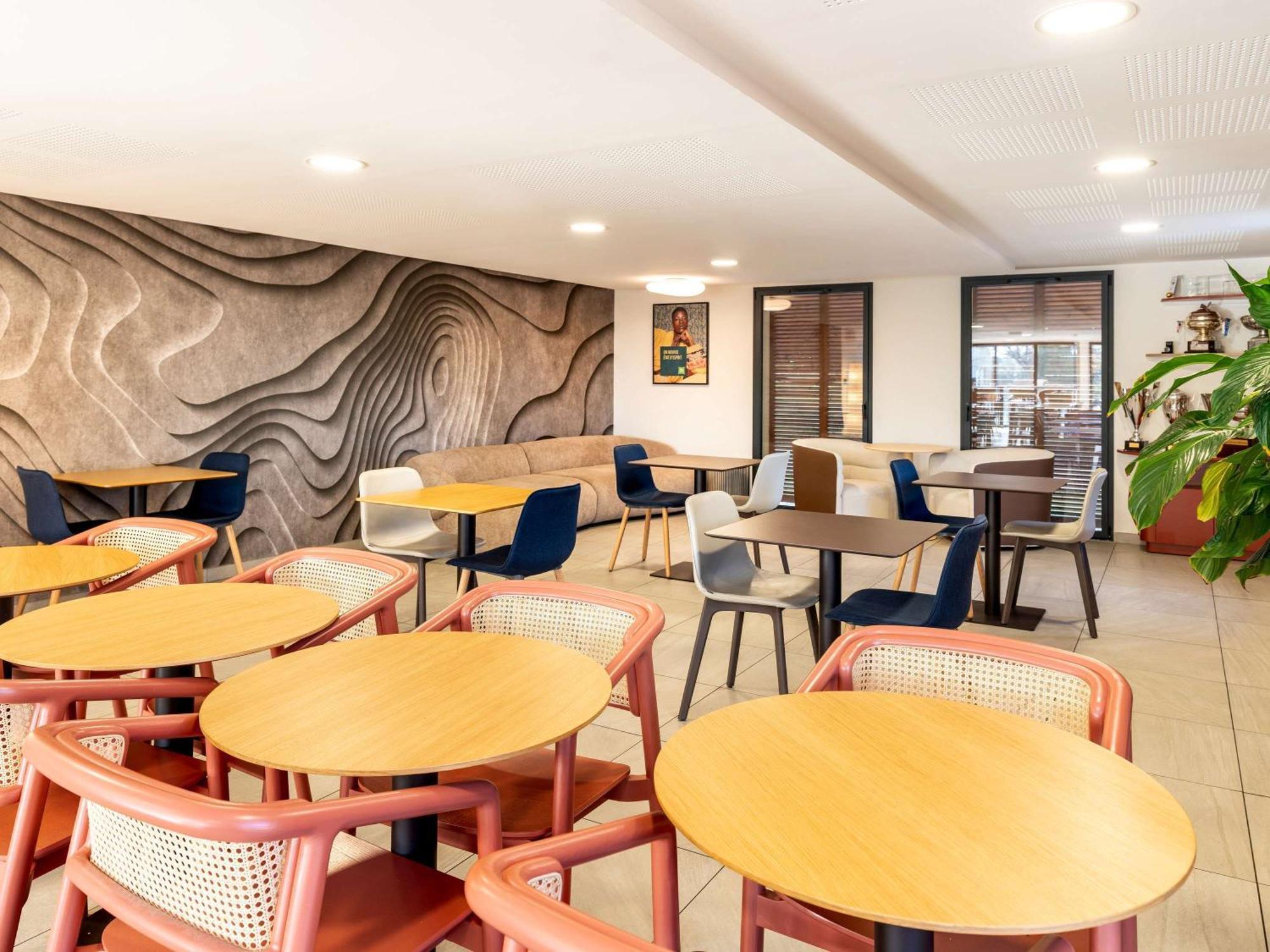 Ibis Styles Cabries Aix-En-Provence Tgv Otel Dış mekan fotoğraf