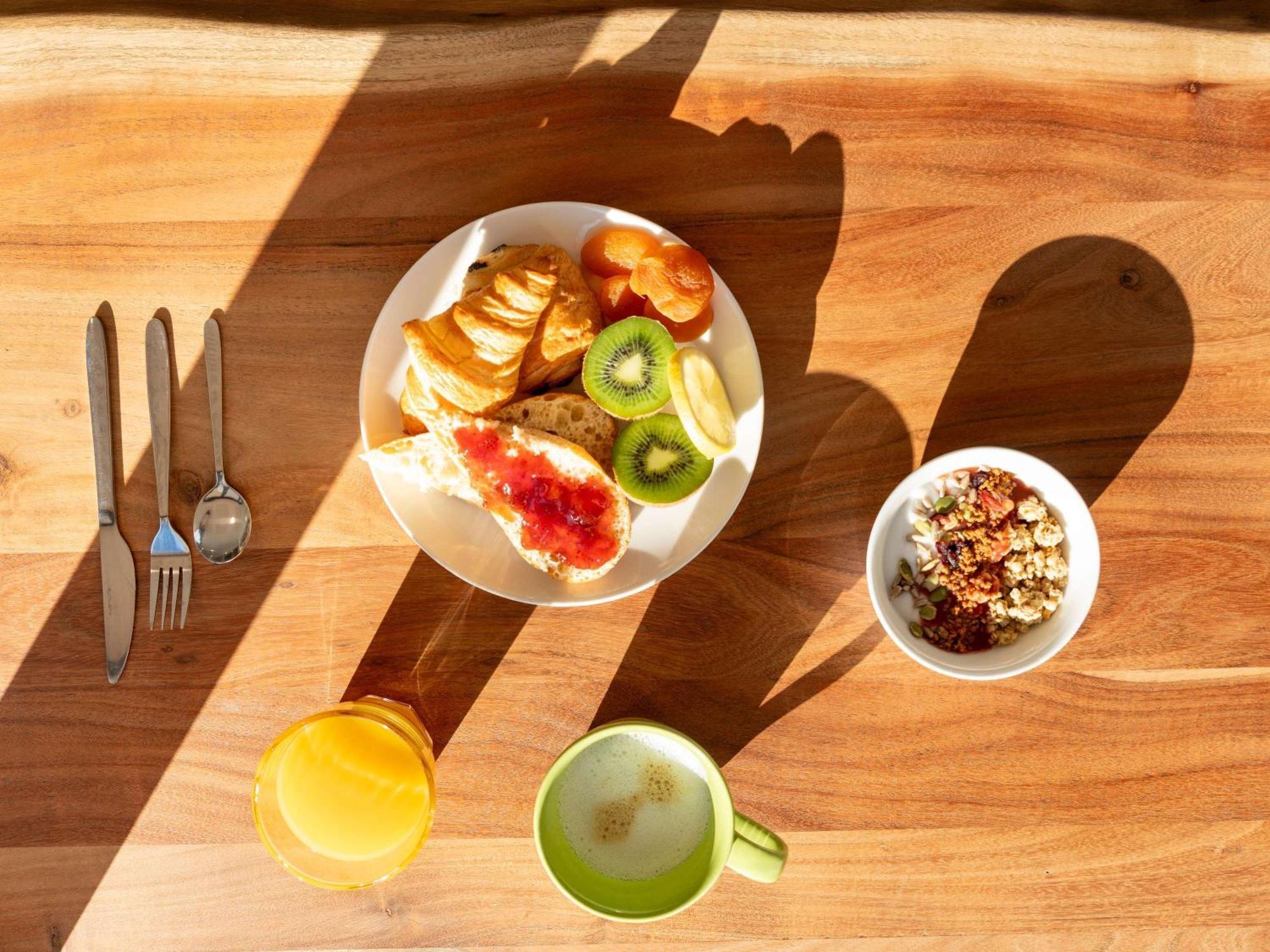 Ibis Styles Cabries Aix-En-Provence Tgv Otel Dış mekan fotoğraf